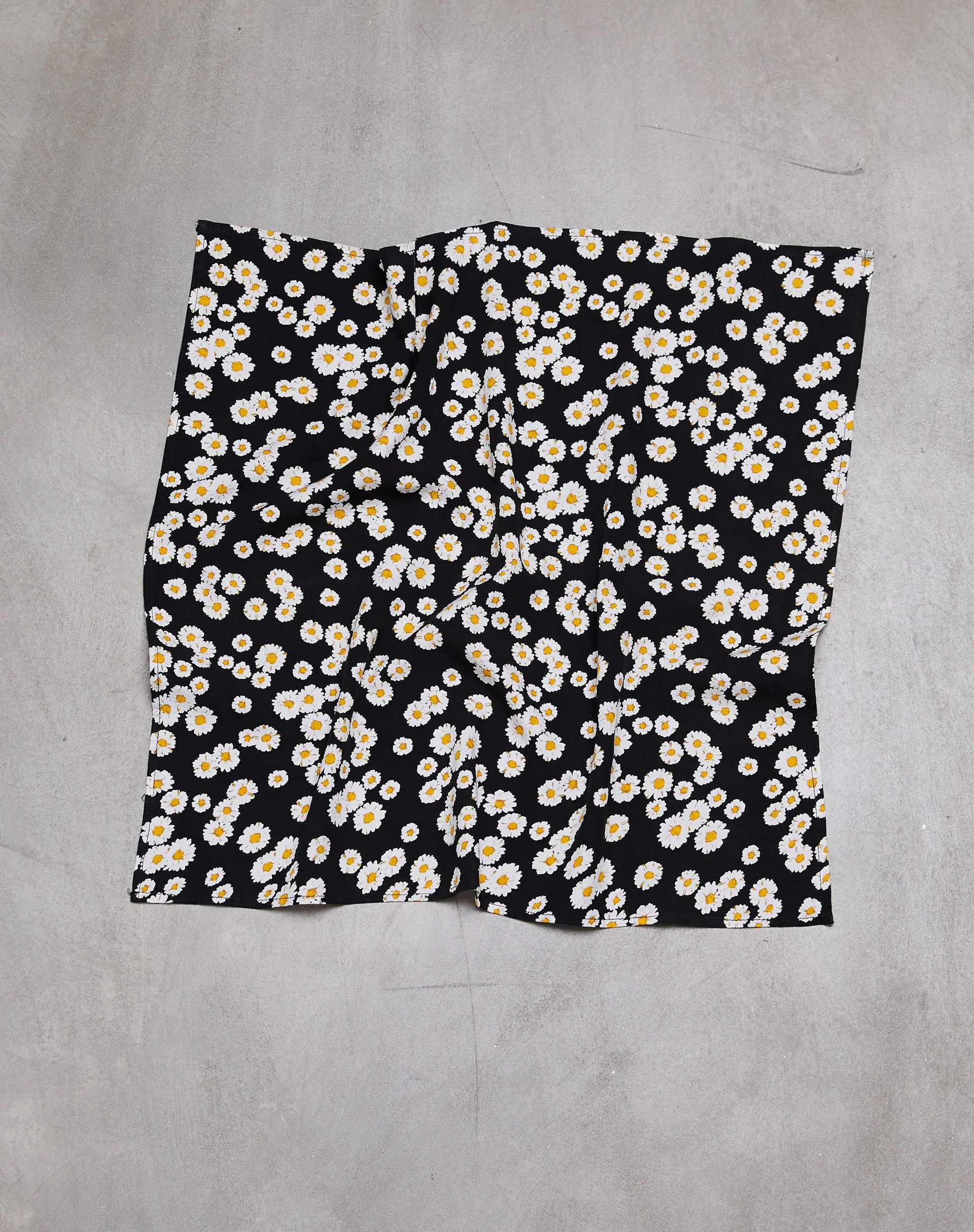 Bandana in Mini Daisy Black - Image 2