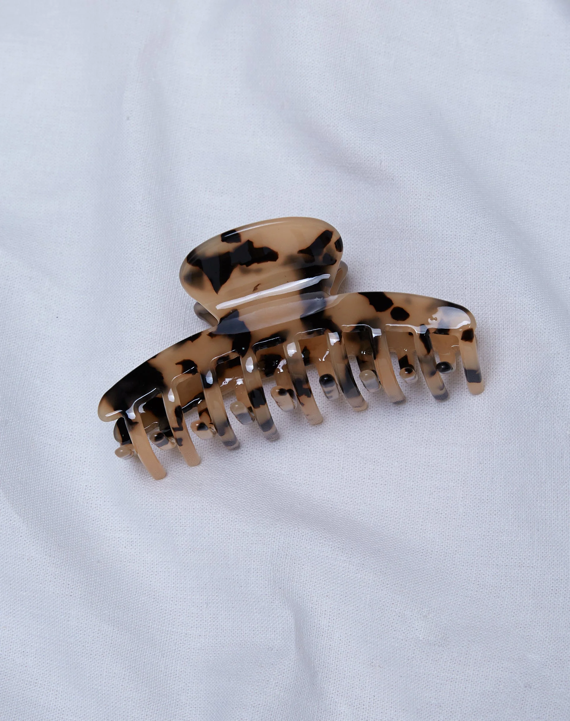 Chiye Hair Claw in Brown - Image 2