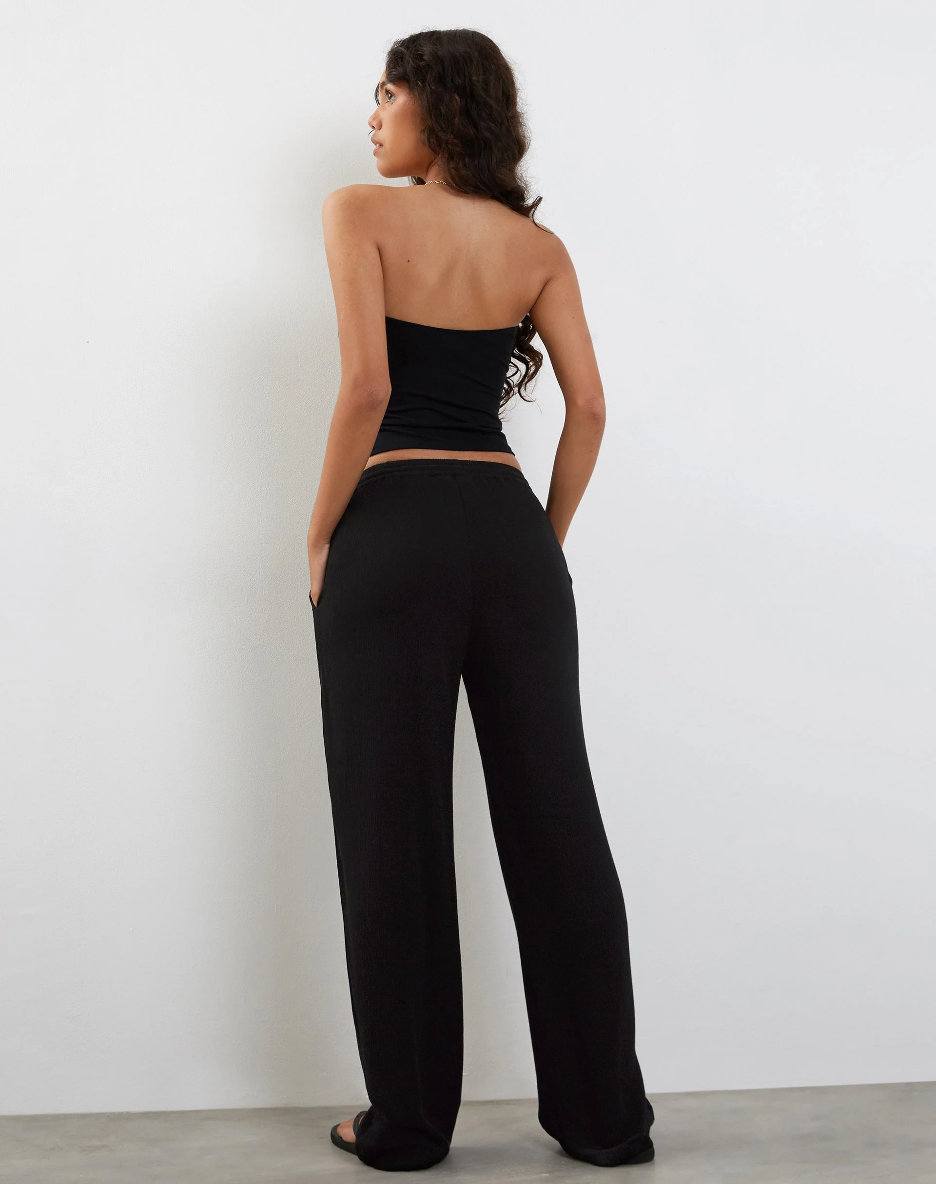 Cisa Wide Leg Trouser in Crinkle Black - Image 4