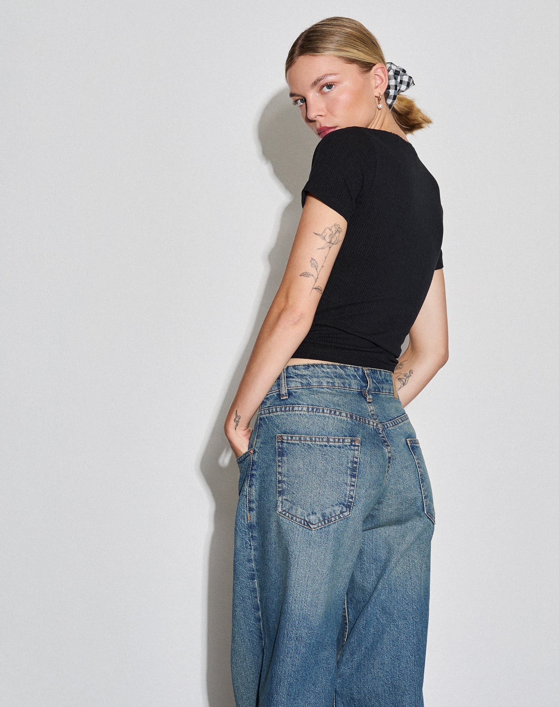Dakota Cropped Tee in Black - Image 5