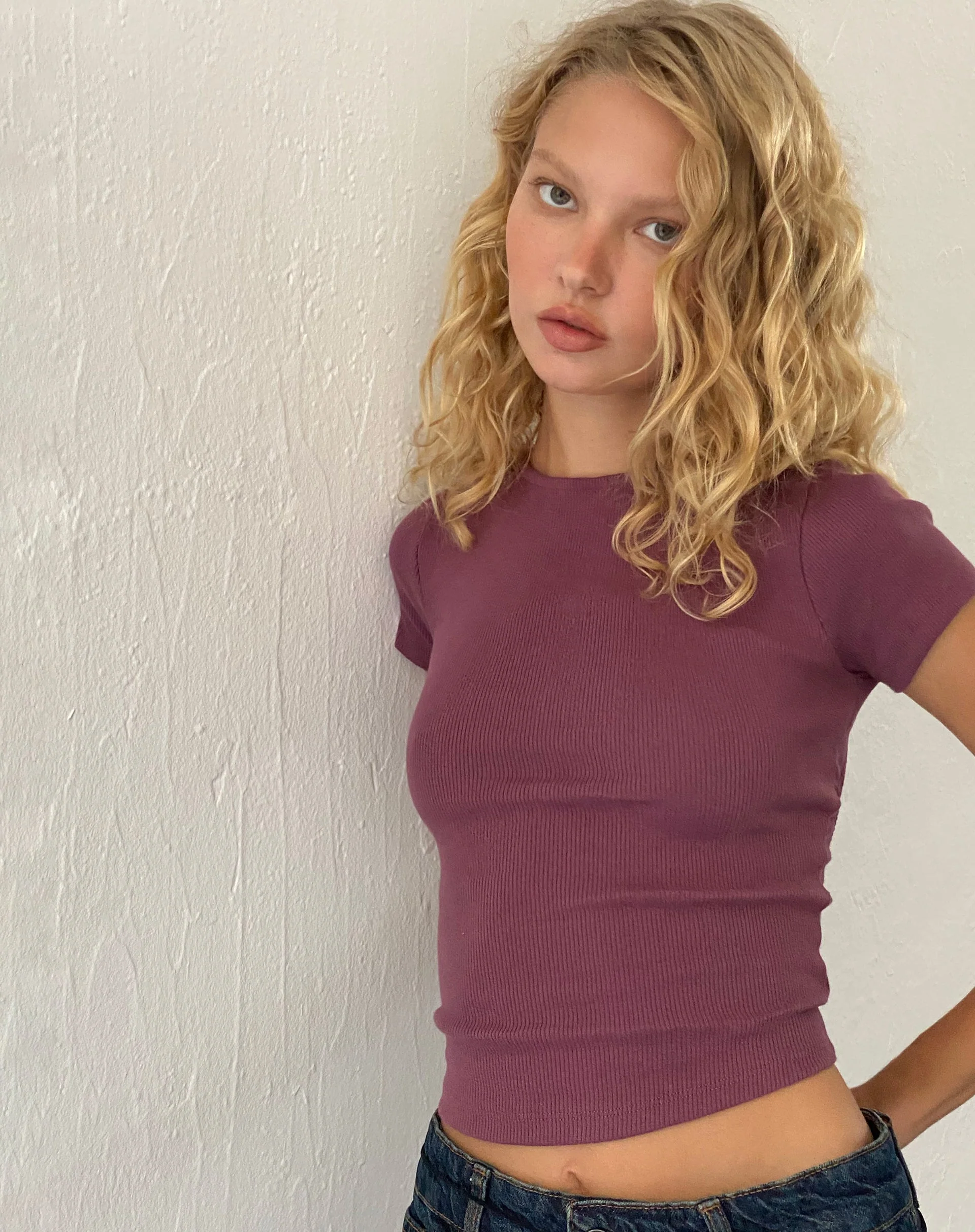Elyto Ribbed Open Back Tee in Mauve - Image 2
