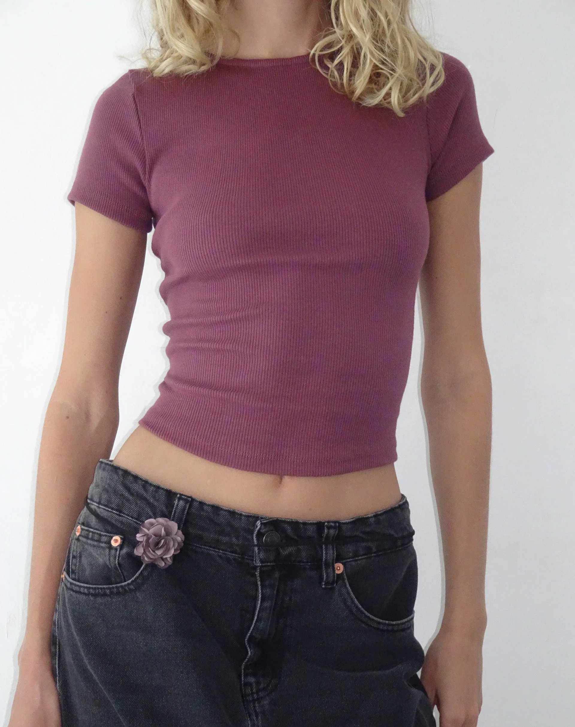 Elyto Ribbed Open Back Tee in Mauve - Image 4