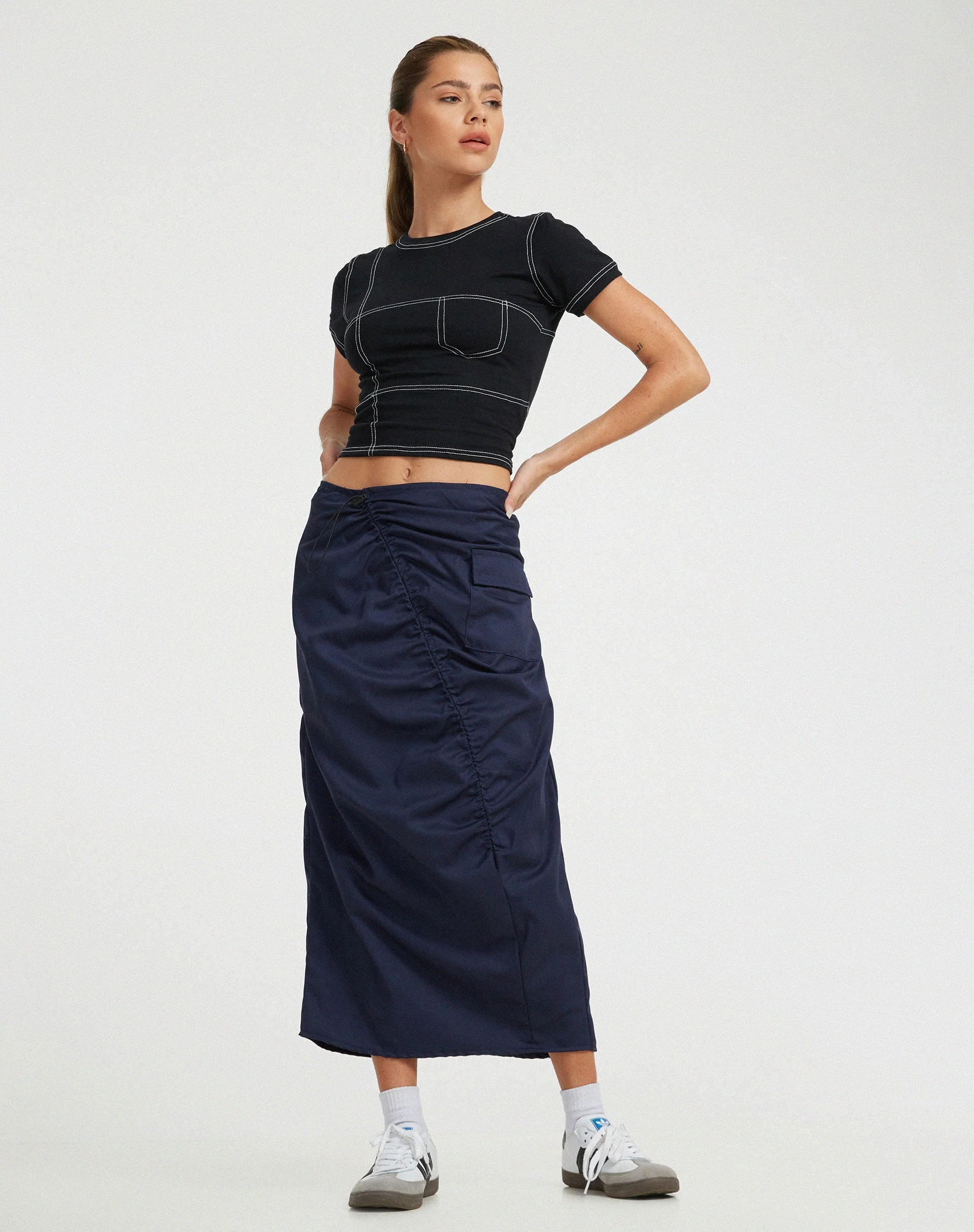 Enore Midi Skirt in Navy - Image 4