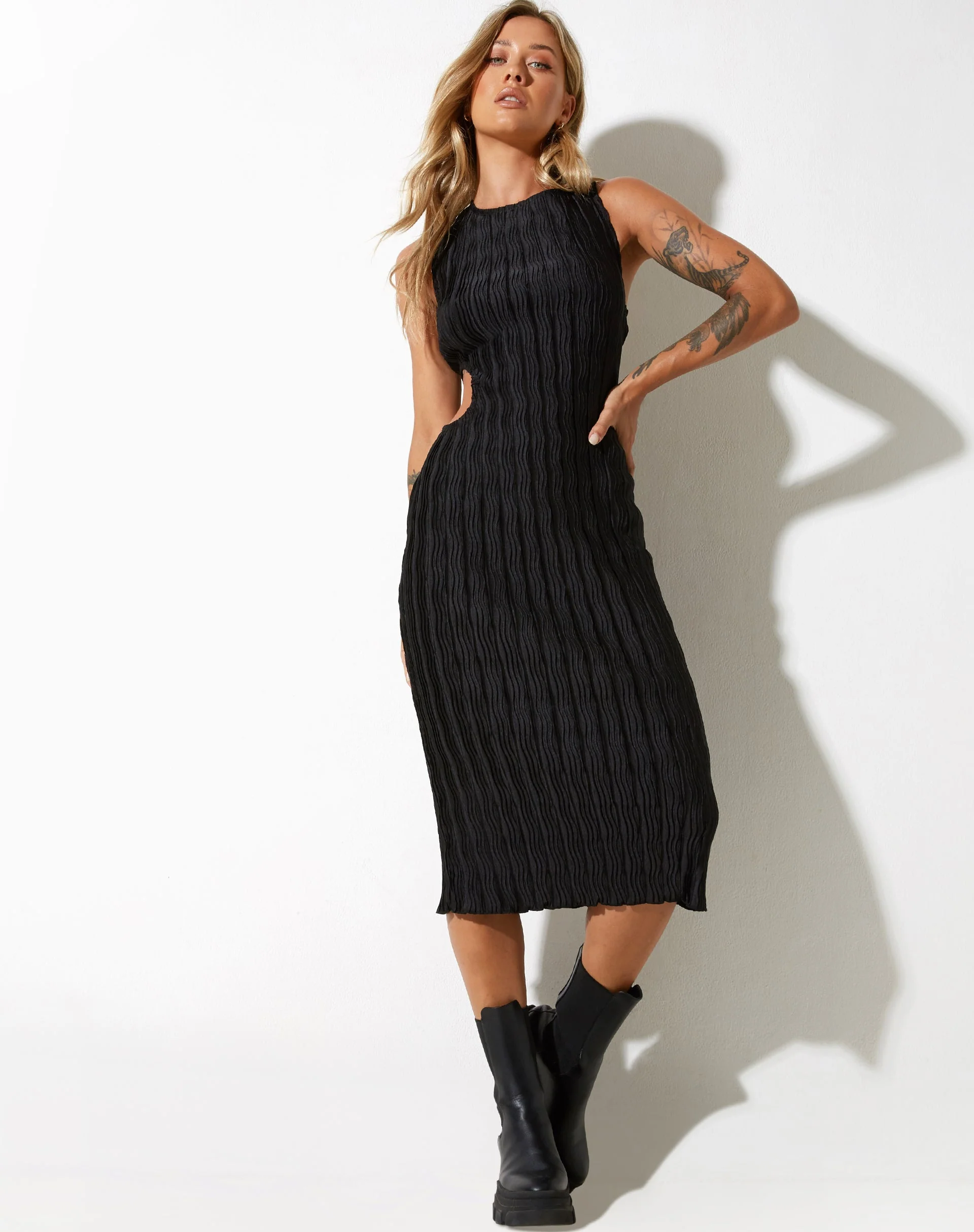 Estonia Midi Dress in Crinkle Black - Image 2