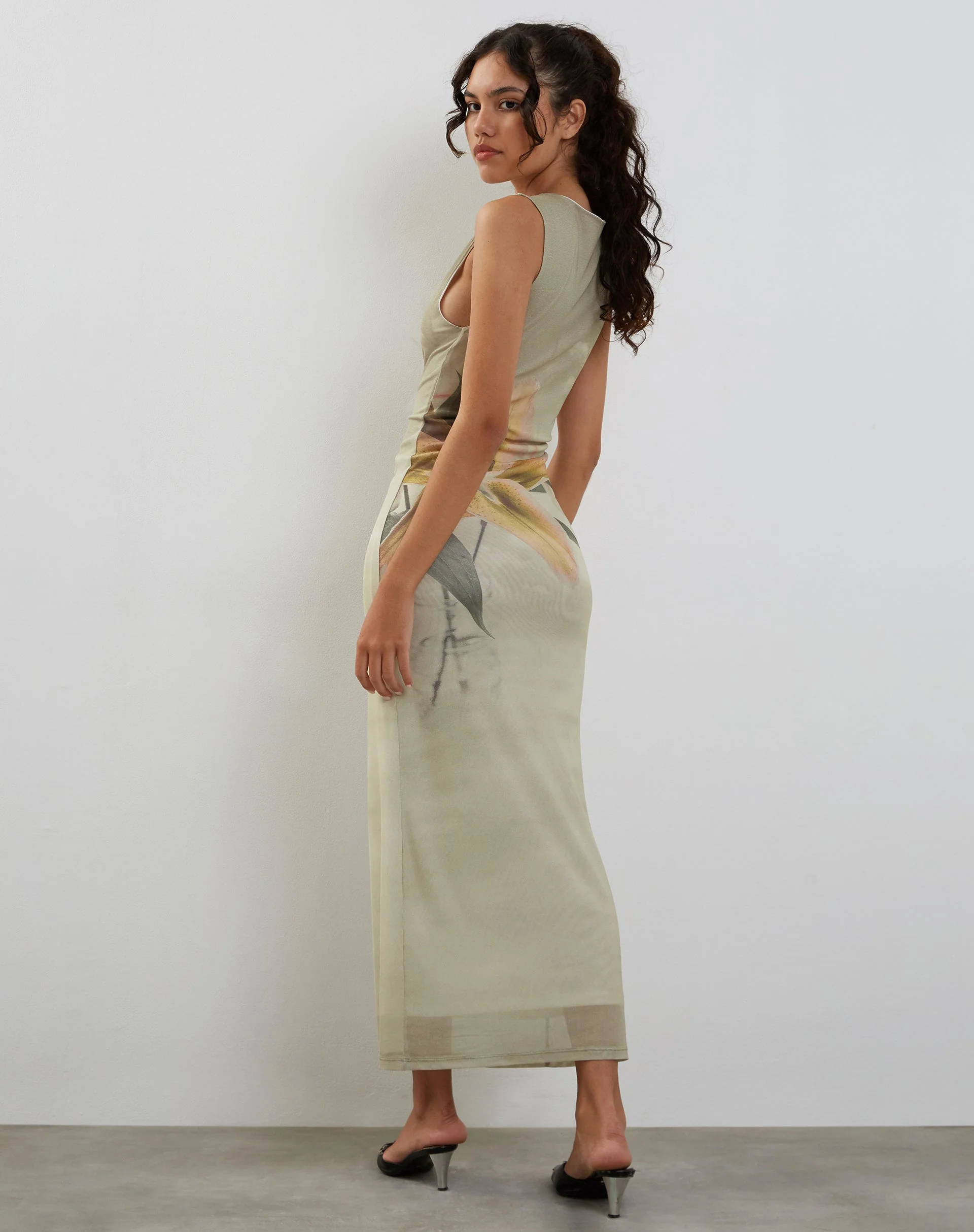 Fayola Printed Maxi Dress in Yellow Lily Print - Image 7