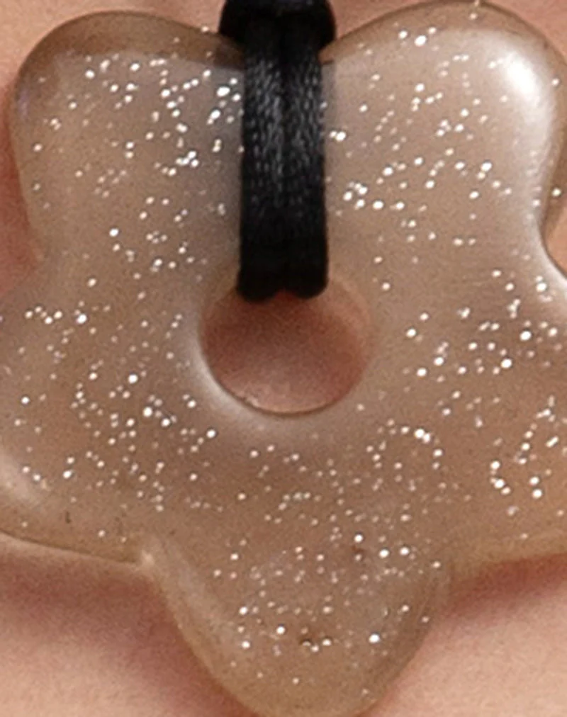 Flower Necklace in Resin Brown - Image 5