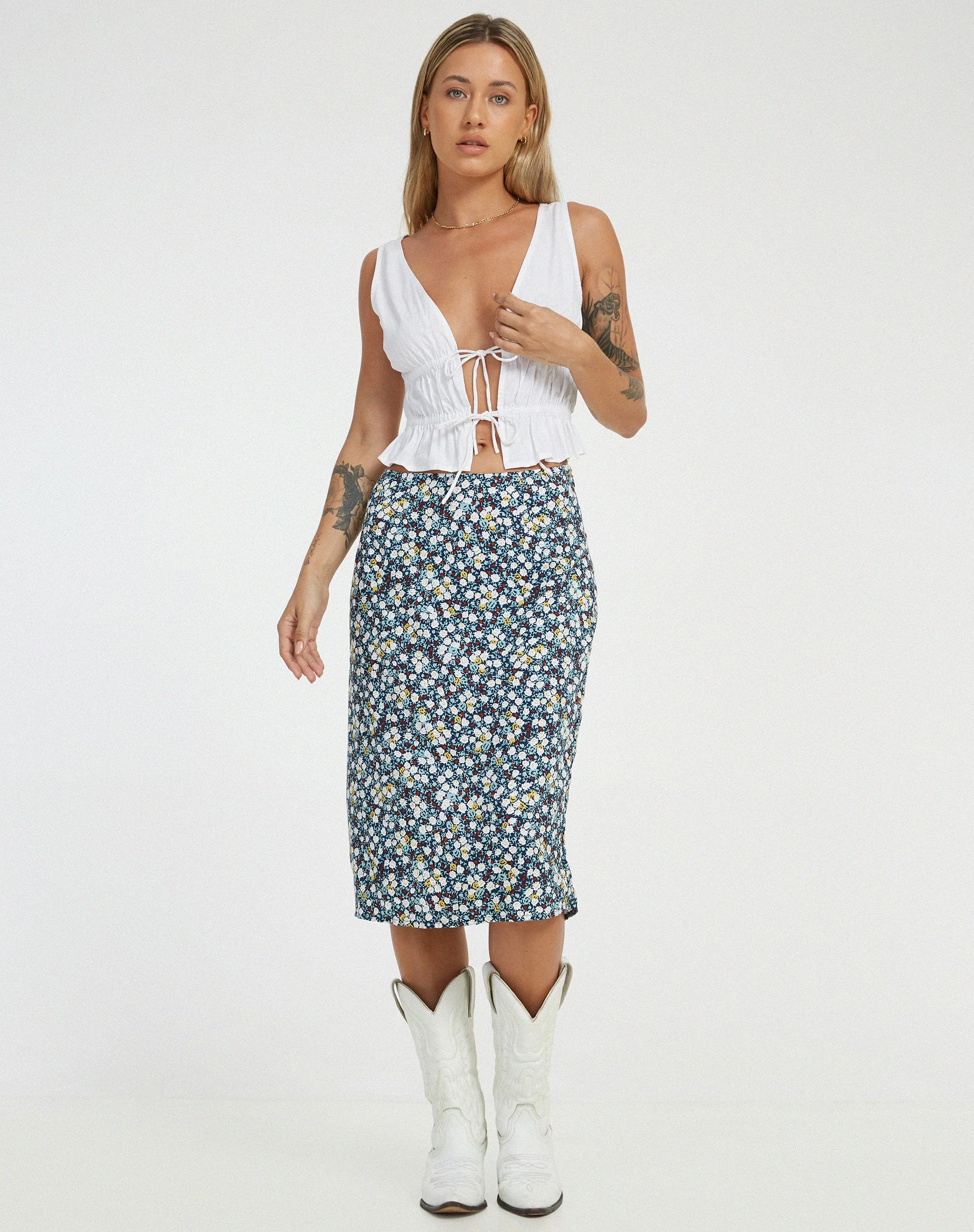 Harriet Midi Skirt in Floral Field Navy - Image 4