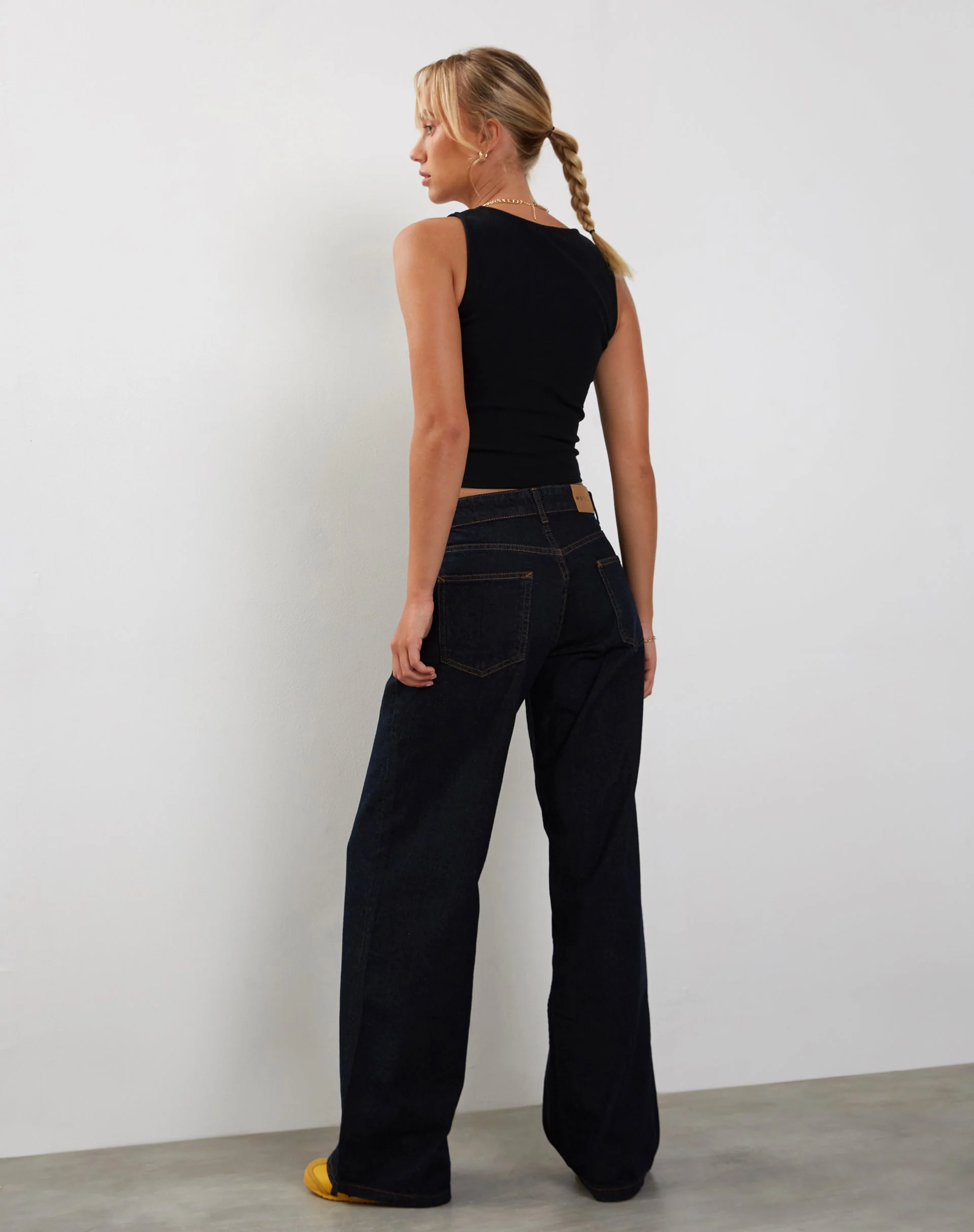Jastio Vest Top in Black Ribbed Jersey - Image 4