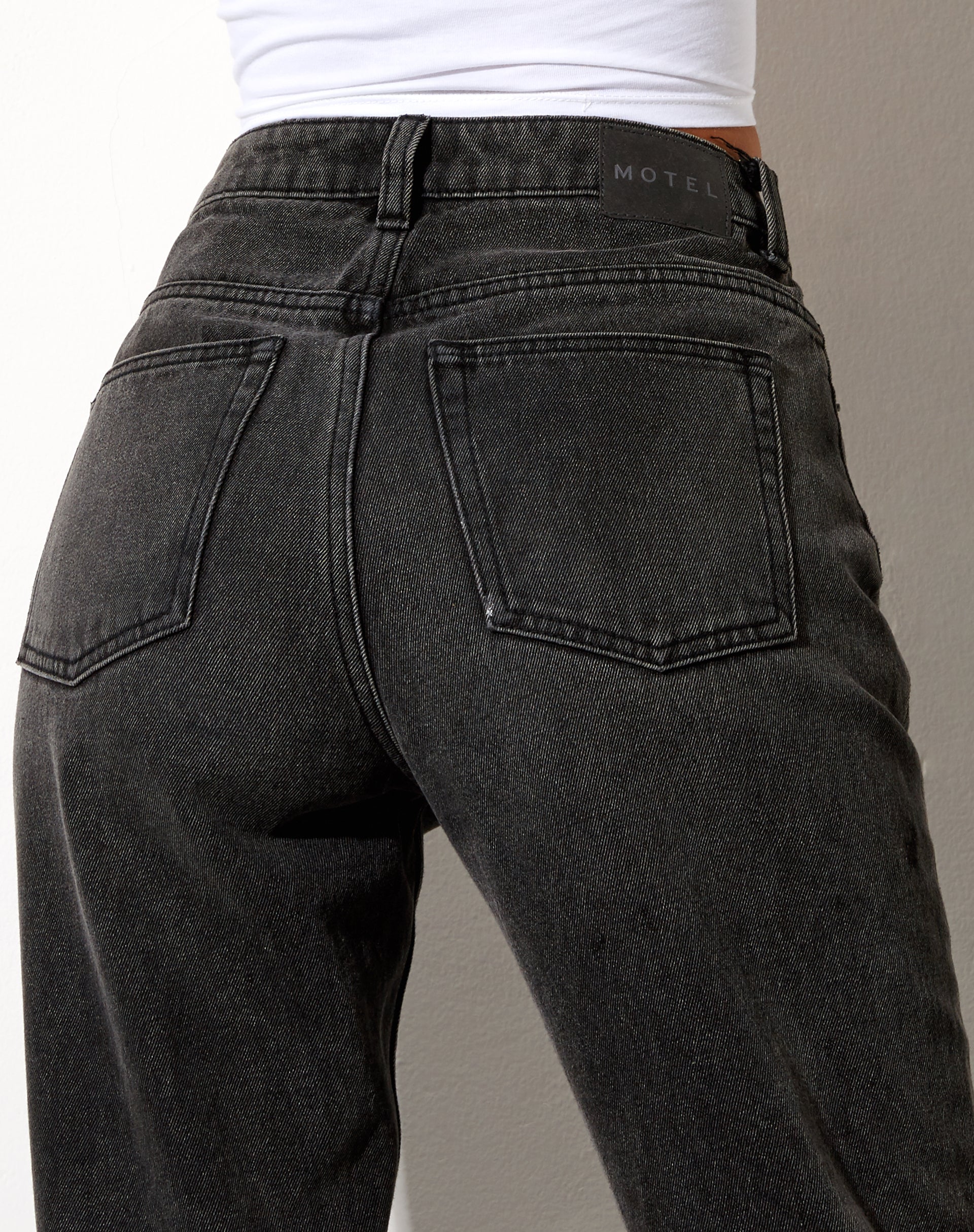 Jess Jeans in Black Wash - Image 6