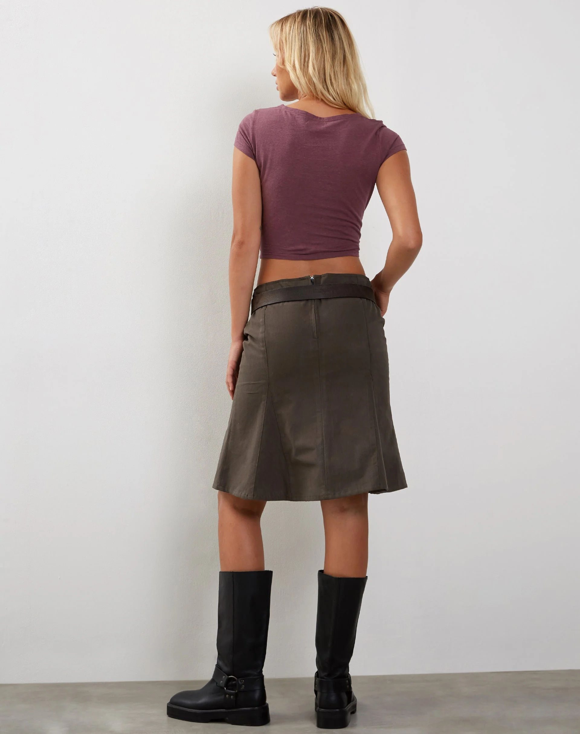 Jojes Dipped Hem Tee in Cotton Hemp Mauve - Image 5