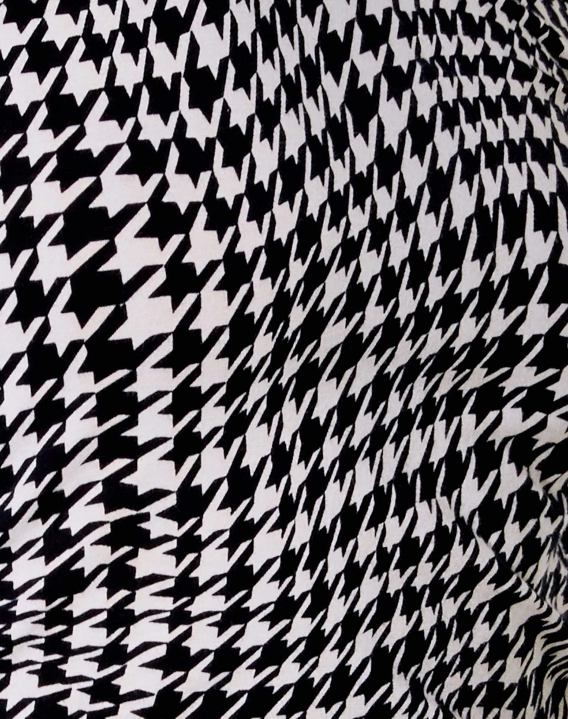 Kamora Mini Dress in Wavey Dogtooth - Image 5
