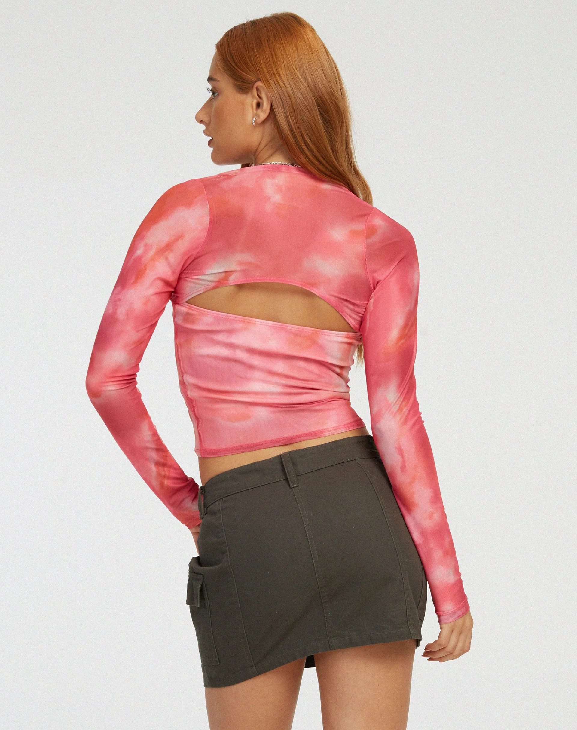 Kouna Bandeau Crop Top and Shrug Set in Abstract Blurred Pink - Image 3