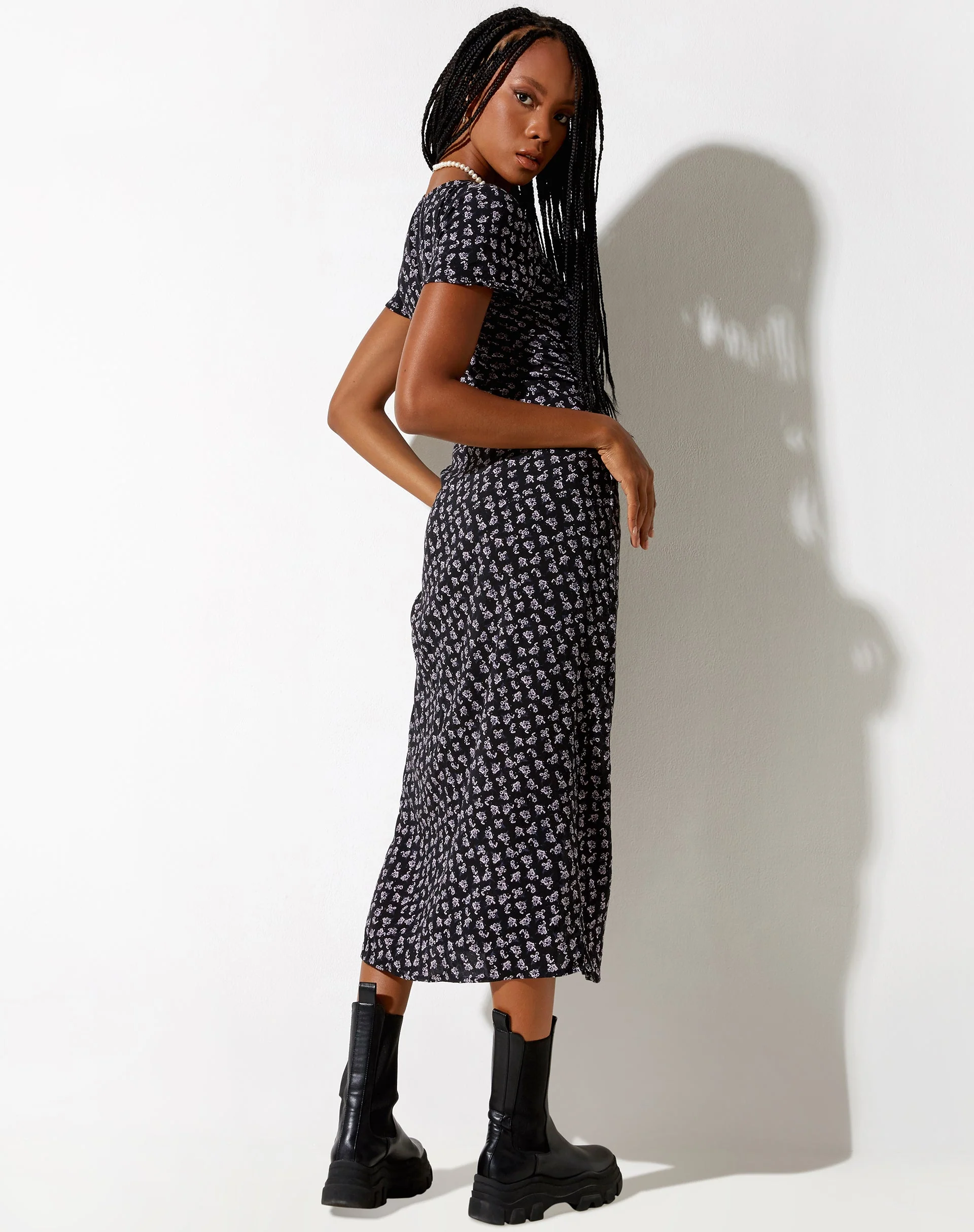 Larin Midi Dress in Dark Base Floral Black - Image 2