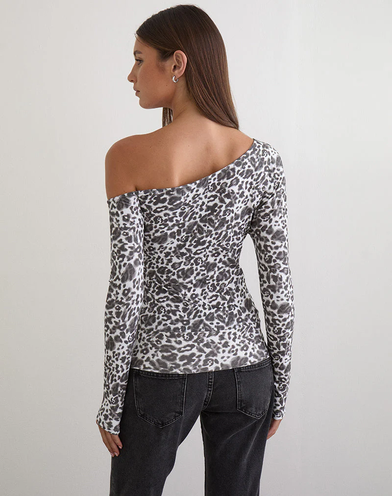 Matiah Off Shoulder Top in Jersey Blurry Leopard Grey - Image 3