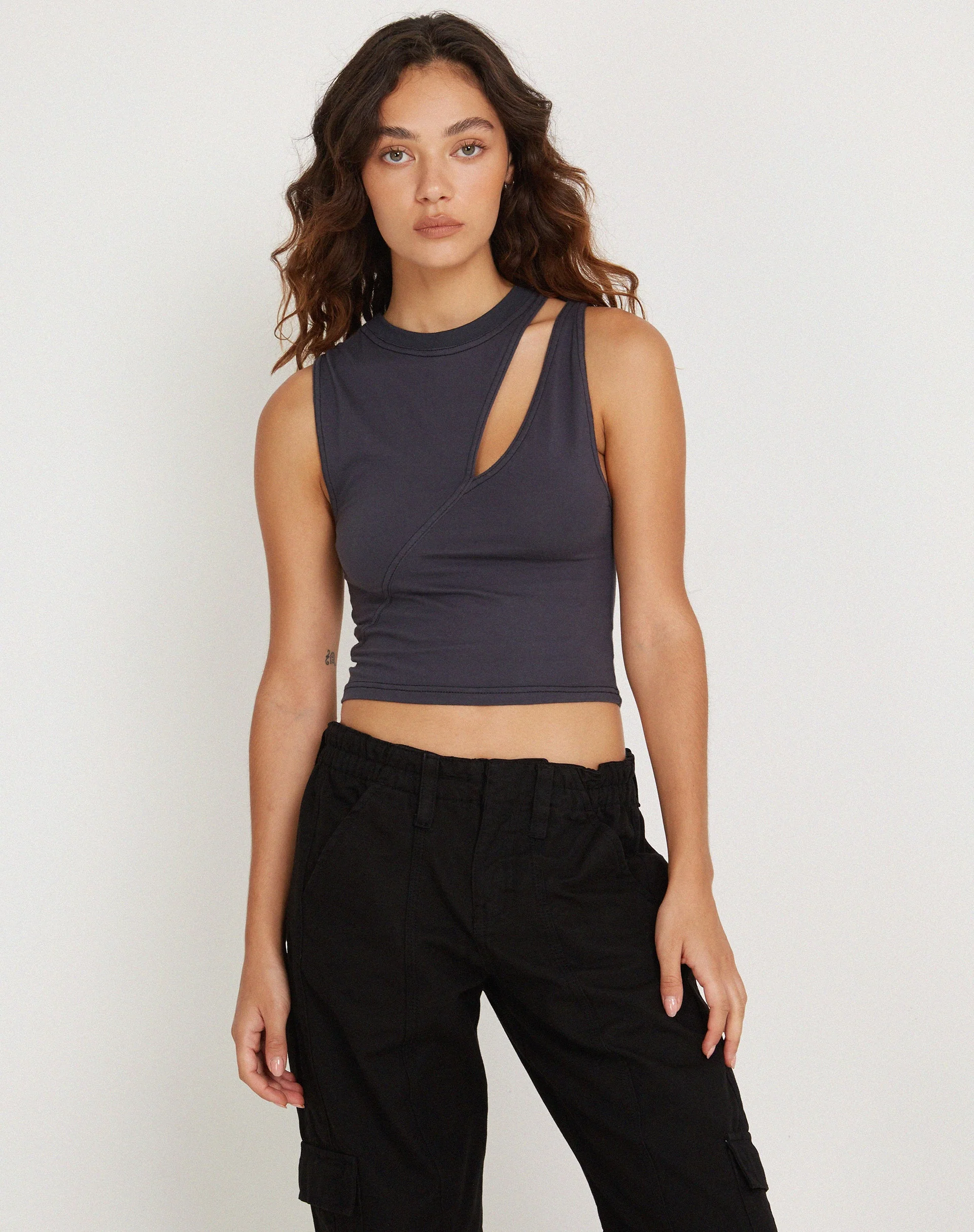 Min Cropped Vest Top in Ocean Storm with Black Top Stitch - Image 5
