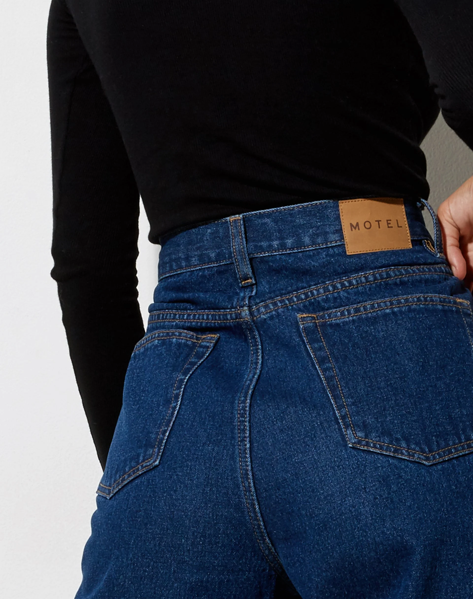 Pleated Jeans in Indigo Blue - Image 4