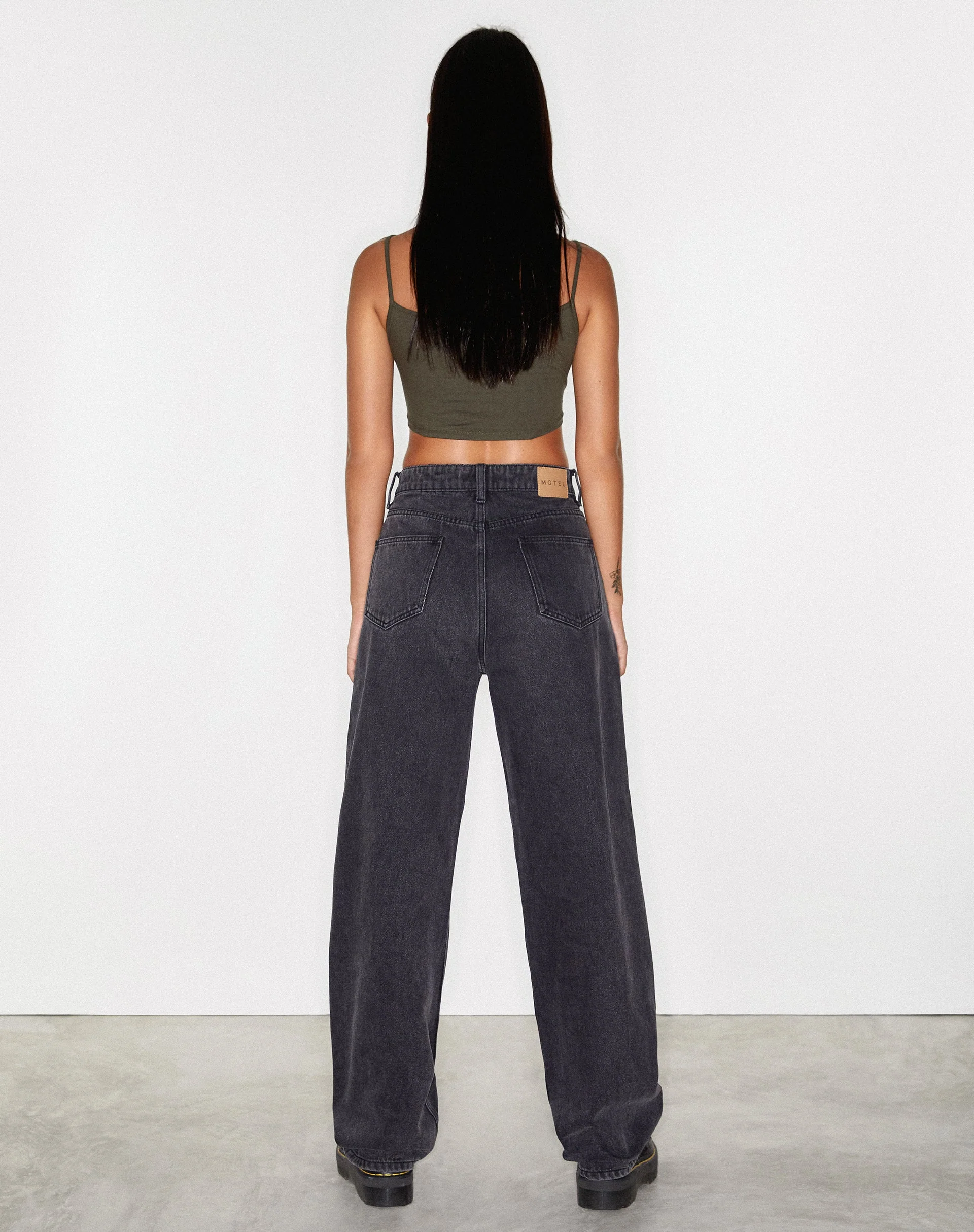 Rips Parallel Jeans in Black Wash - Image 5