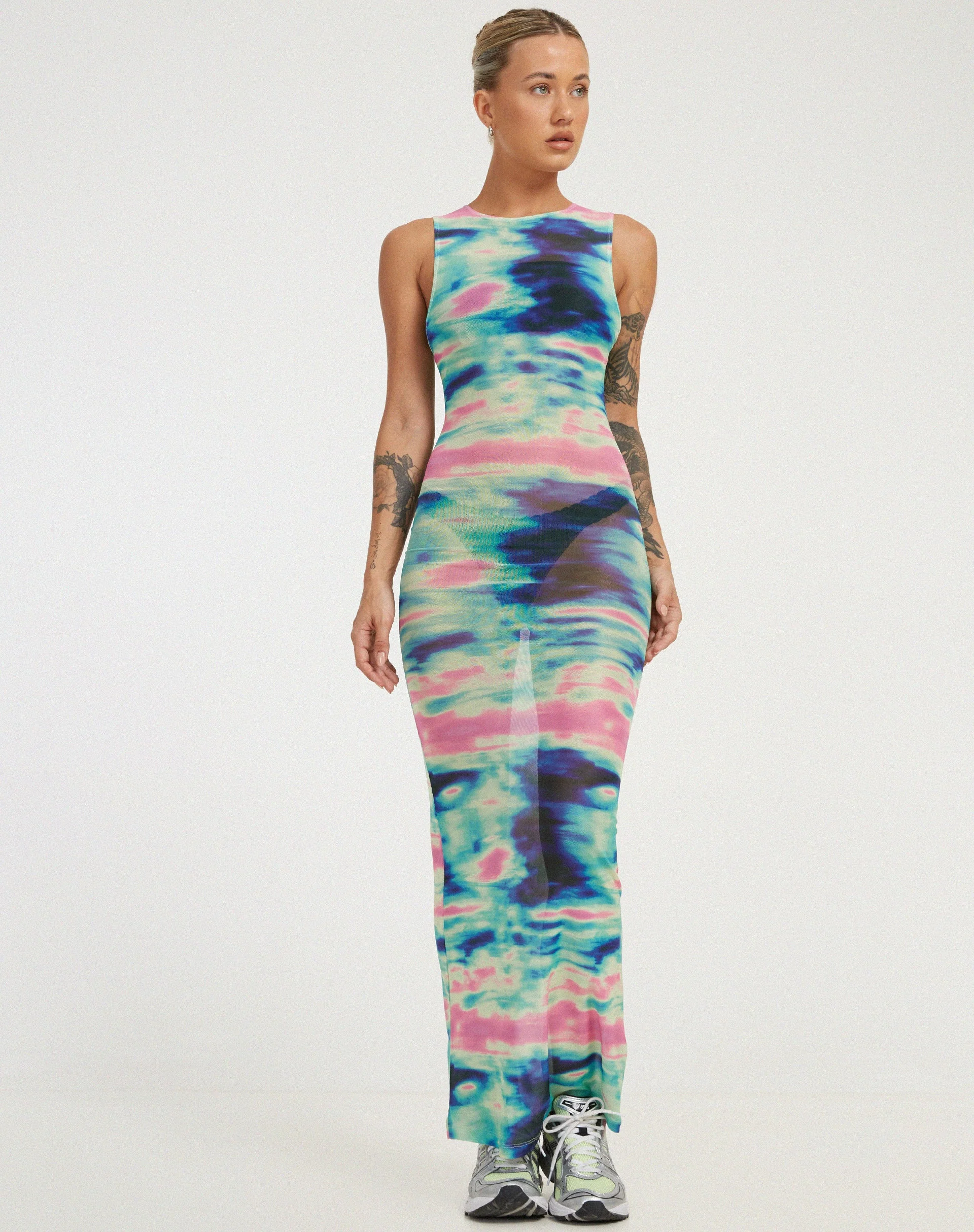 Roskila Maxi Dress in Multi Blur Orb Navy - Image 3