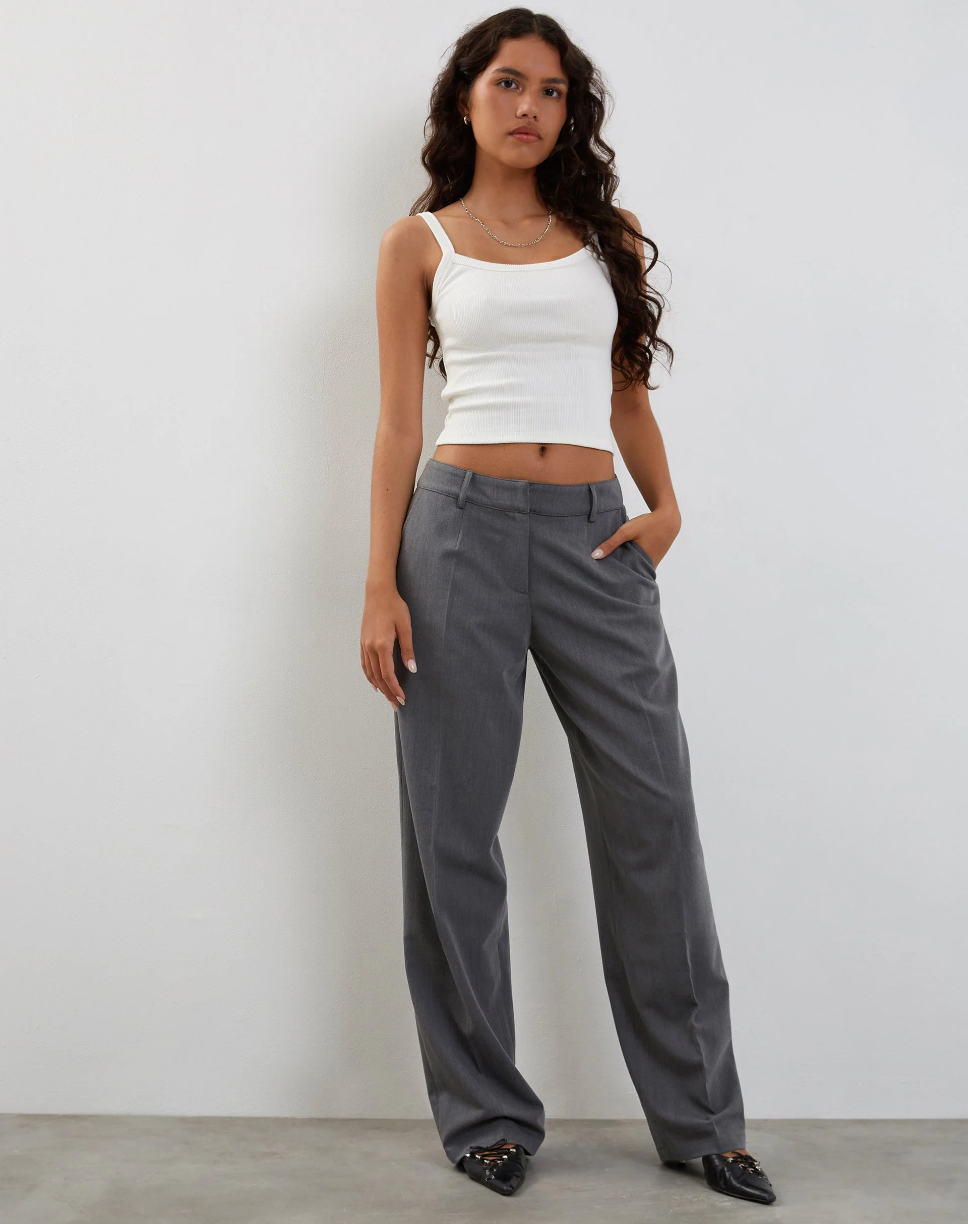 Sirkia Low Rise Tailored Trouser in Charcoal - Image 4