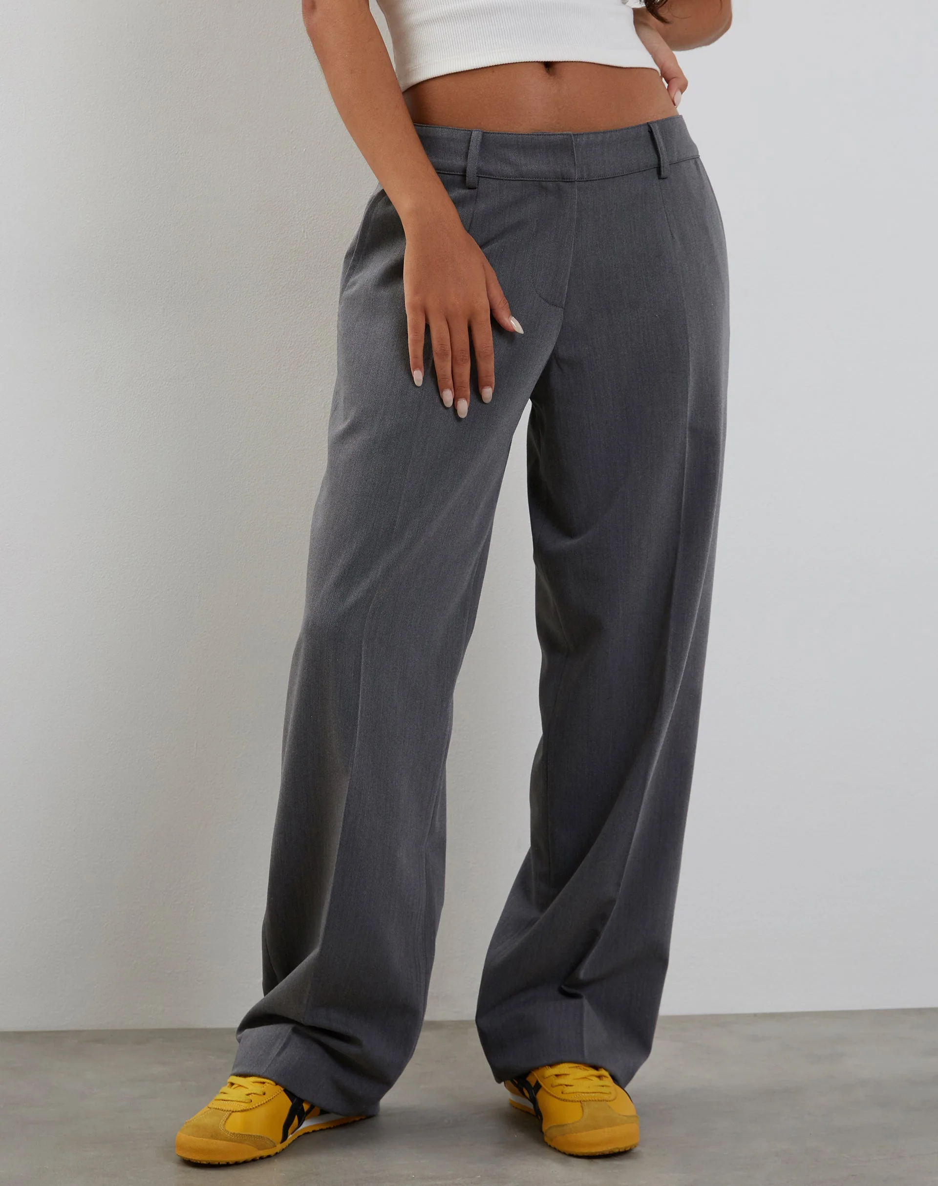 Sirkia Low Rise Tailored Trouser in Charcoal - Image 7