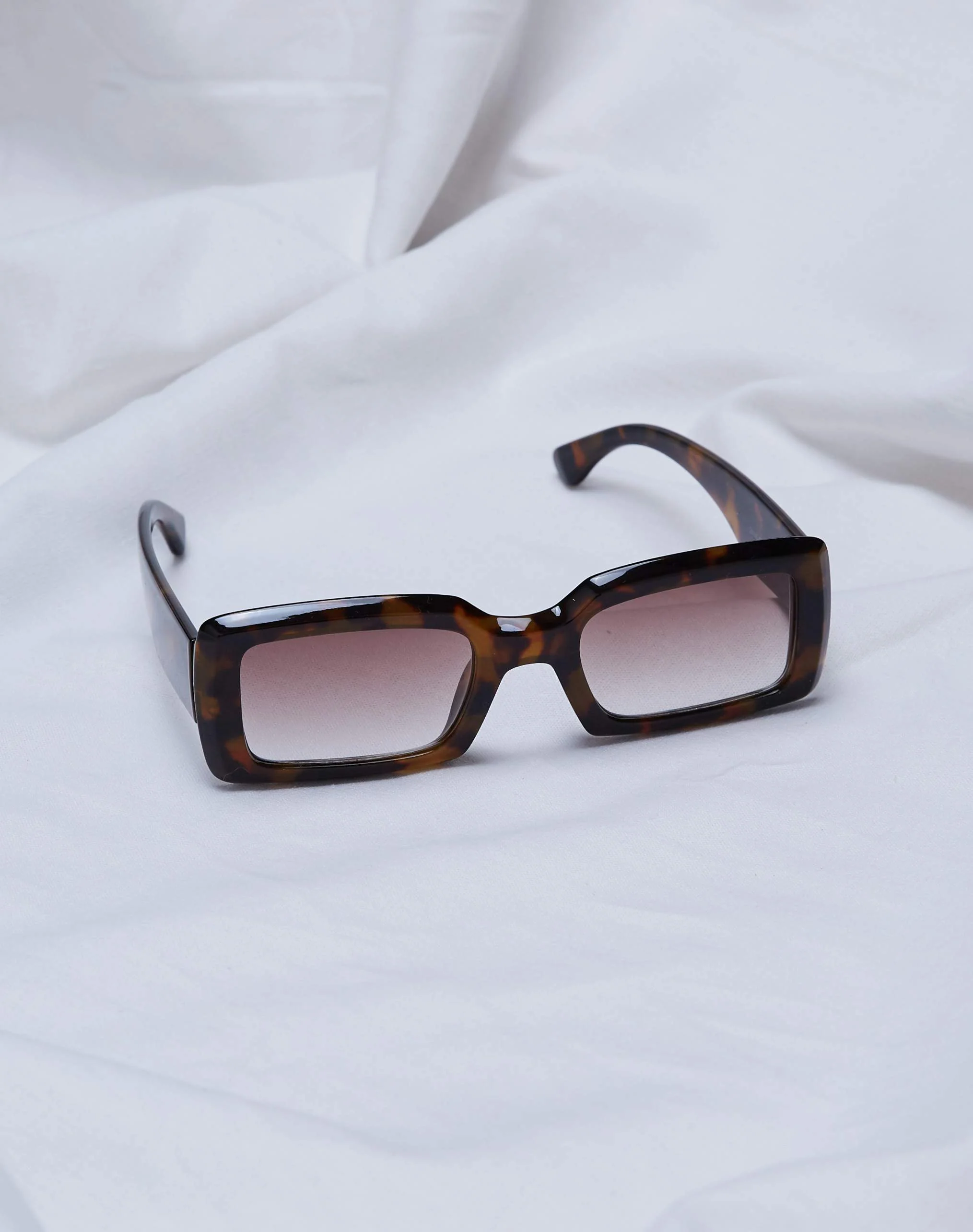 Tella Sunglasses in Tortoise - Image 4