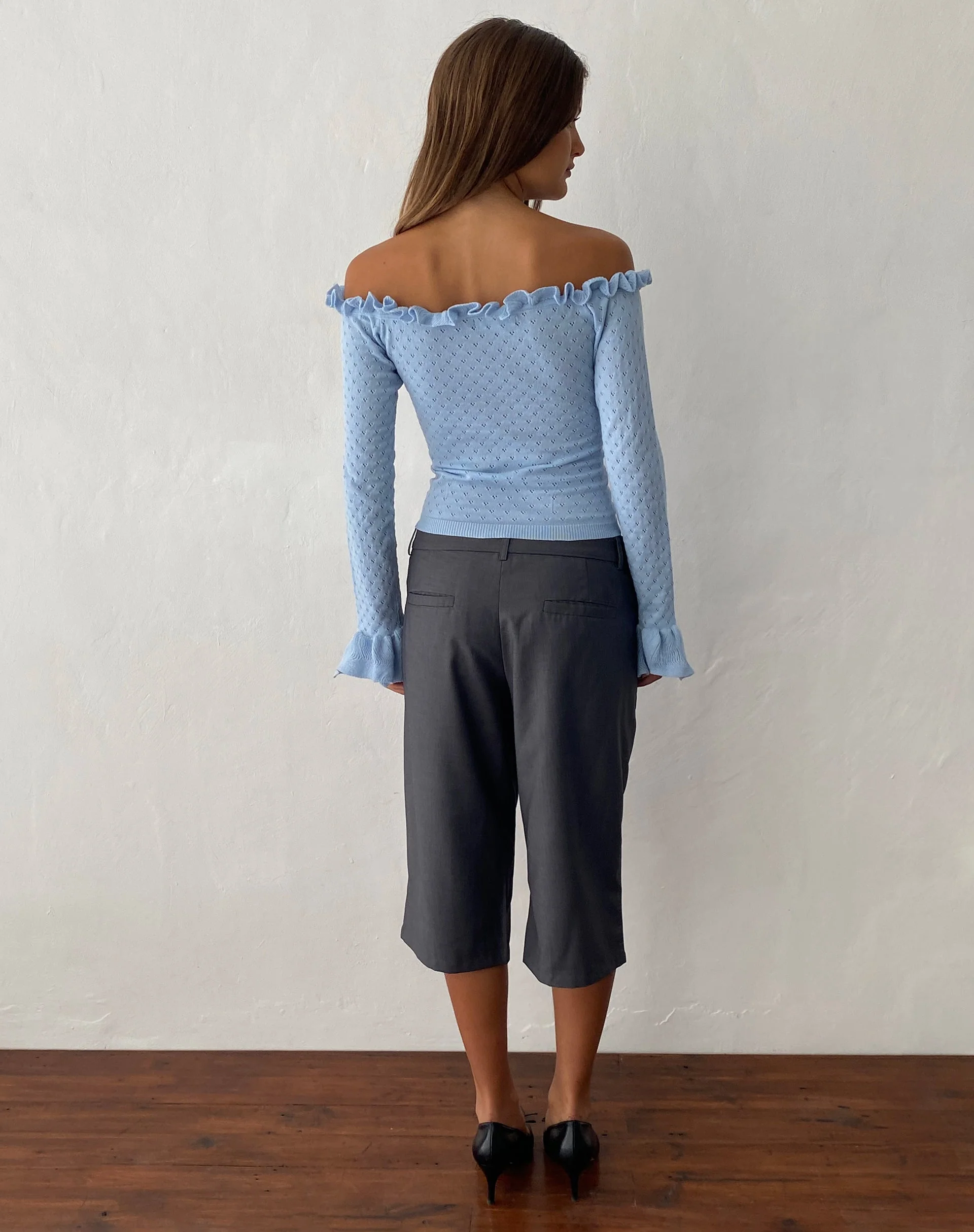Tuni Capri Trouser in Tailoring Grey - Image 3