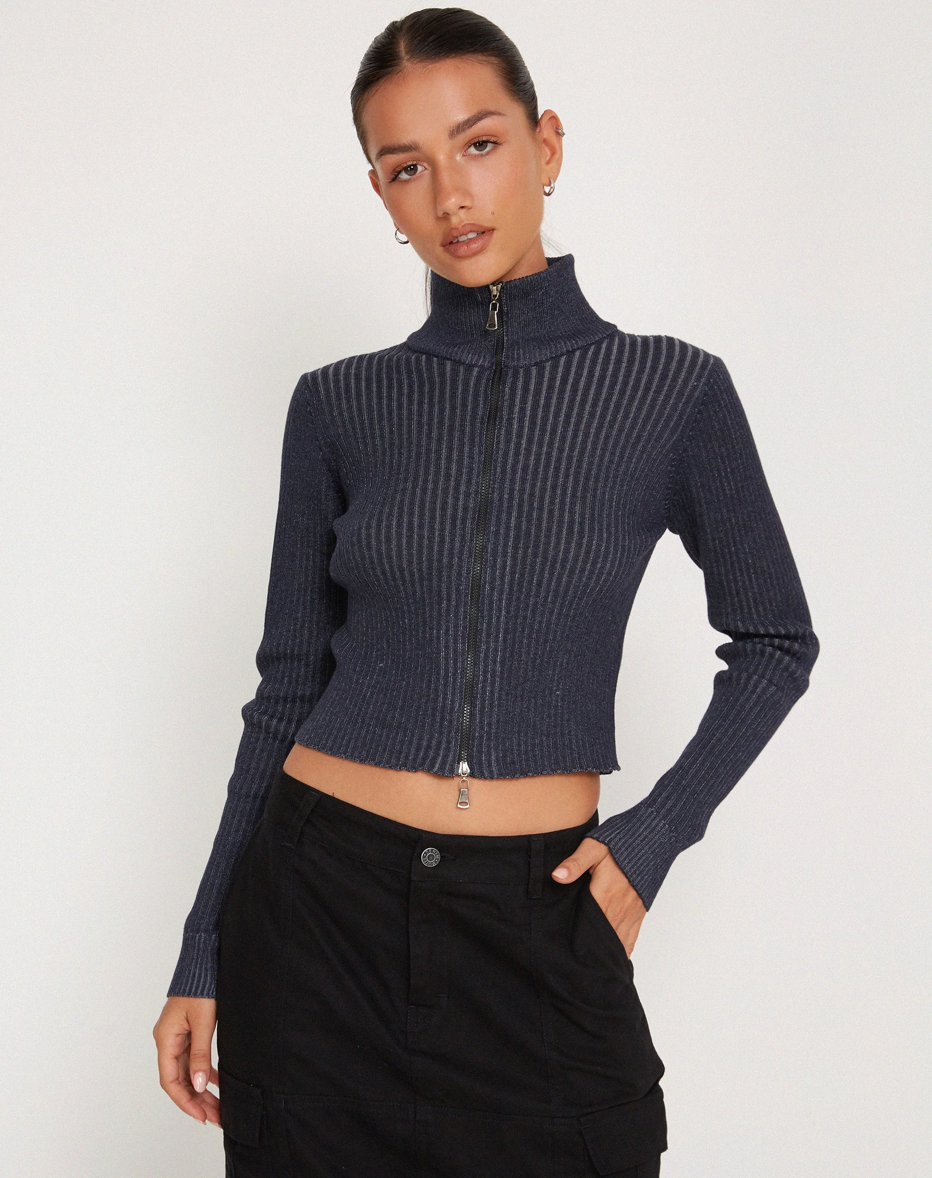 Tuzifa Cropped Jumper in Navy - Image 5