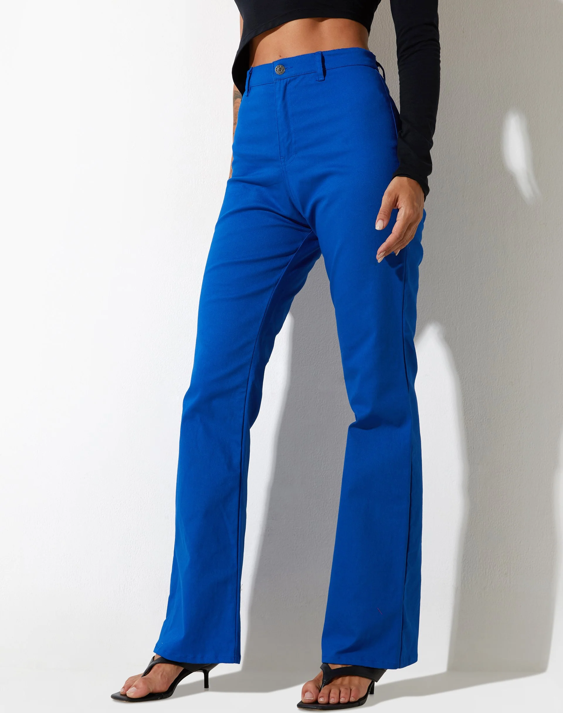 Zoven Flare Trouser in Twill Cobalt Blue - Image 3